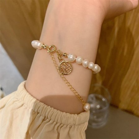 Armband med pärlor 2 2 2