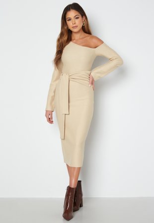 BUBBLEROOM Odette knitted peaky shoulder dress Beige Klær