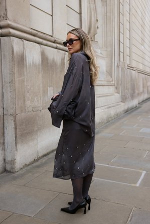 Michaela Delér x NA-KD Midi Rinestone Beaded Skirt - Nytårssæt - Grå - EU 34