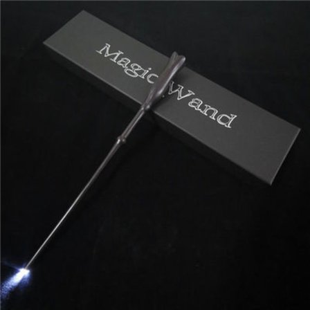 Halloween-taikasauva Harry Potter -taikasauva, Halloween-lahjoihin Cosplay-tyylinen valaiseva taikasauva Luna