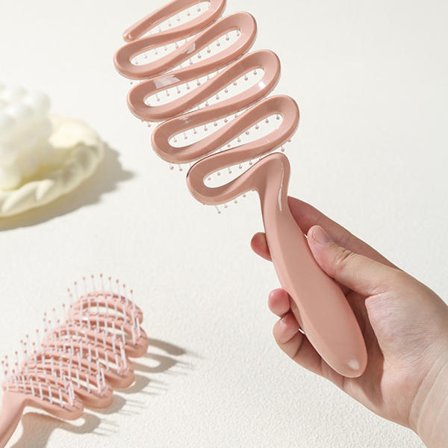 Ontto muotoilu tuuheuttava hiuskampa kohotukseen ja tyvikohotukseen ergonomisella ABS-kahvalla kaikille hiustyypeille