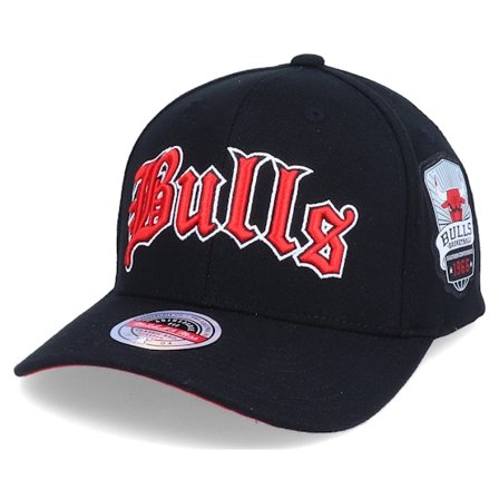 Mitchell & Ness - Hatstore Exclusive x Chicago Bulls Old English Black Adjustable Adjustable Black Cap - NBA @ Hatstore