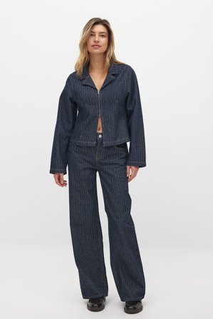 NA-KD Pinstriped Denim - Mid waist jeans - Blå/Stribet - EU 40