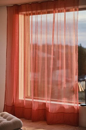 Jotex - Nettinggardin 1-lengde Ekstra Bred Brent oransje - GULLI - Kjøp Multifunksjonsgardiner hos Jotex