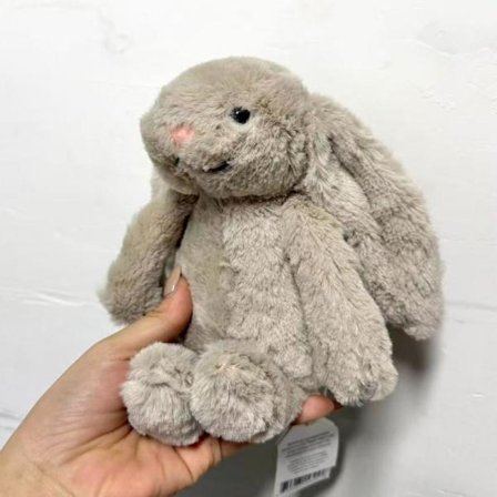 Jellycat Bartholomew Plyschleksak, mjuk och bekväm, perfekt för barn, Alla hjärtans dag-presenter, samlarobjekt, 18 cm beige kanin.