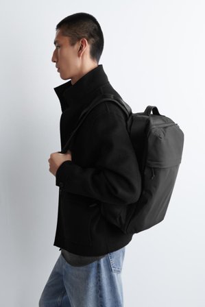 COS Homme Sac À Dos De Voyage - Nylon Bag in Noir