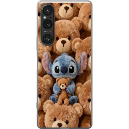 Kompatibelt Mobildeksel til Sony Xperia 1 V Stitch omgitt av brune teddybjørner med en liten teddybjørn i fanget i en søt og koselig kawaii-design