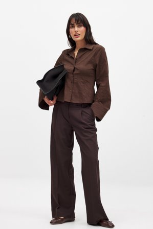 NA-KD Åtsittande skjorta med vida muddar - Kontorskläder - Brun - EU 38