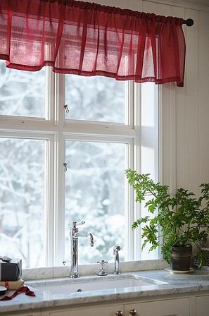 Jotex - Gordijnkast Rode Kleur Rode kleur - CORINNE - Koop Gordijnkappen bij Jotex