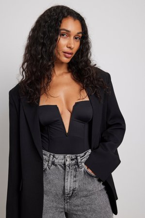 NA-KD Lingerie Deep V-Shape Body - Bodysuits - Sort - XXS