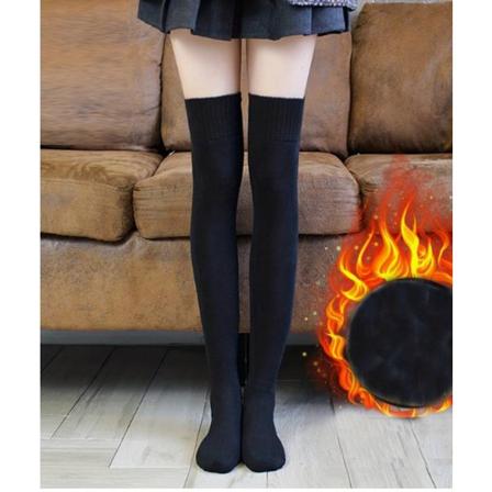 1 pari paksuja lämpimiä mustia sukkia
