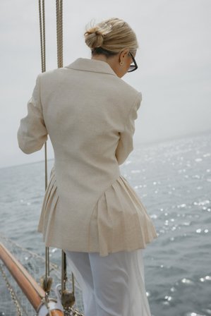 Sofi Fahrman Engelbert x NA-KD Plissee-Blazer aus Leinenmischung - Leinen Kleidung - Beige - EU 40