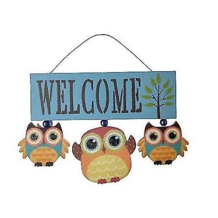 Maalaismainen puinen pöllöpuu puutarhan seinäkoriste