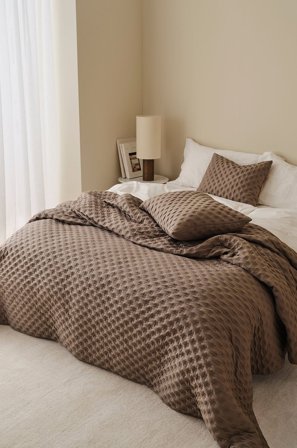 &Home - Päiväpeite Heaven Dottie - Ruskea - Päiväpeitteet - 260X260 - - Homeroom