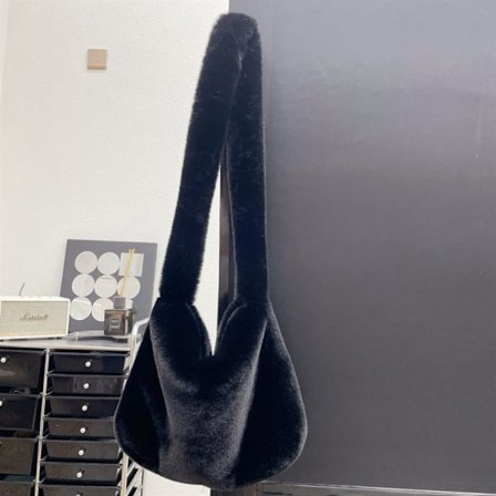 Imiteret pels skuldertaske Fluffy Pung SORT
