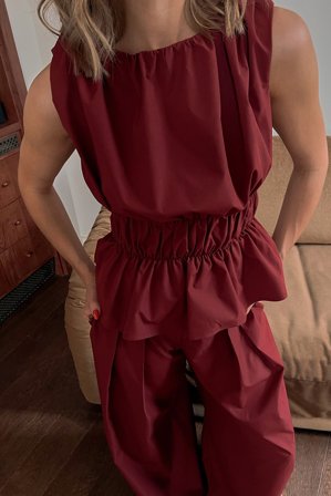 Lydia Tomlinson x NA-KD - Sleeveless Marked Waist Top - Rynkete topper - Burgundy - EU 44