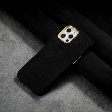 iPhone 13 Pro klassisk cover i ruskind og gulddetaljer Black one size