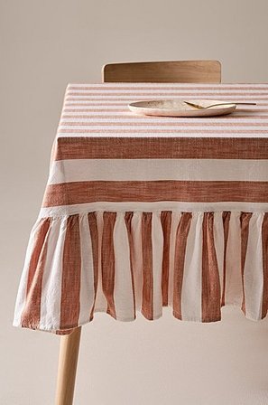 Jotex - Kulmikas Pöytäliina Röyhelöllä Ruosteenruskea/luonnonvalkoinen Ruosteenruskea/luonnonvalkoinen - IRIS - Osta Pöytäliinat Jotex