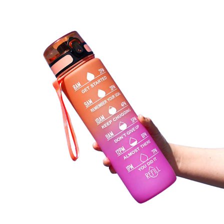 Drikkevandsflaske med tider til at drikke og sugerør, motiverende med bærestrop