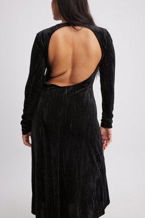 NA-KD Open Back Velvet Midi Dress - Festkjoler - Sort - XS