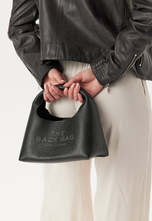 Marc Jacobs - The Mini Sack - Tonal Black - Kläder - - Bubbleroom