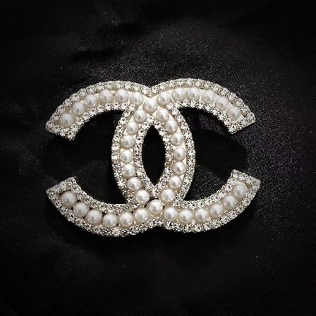 (FÅ DEN) CC Brosje Dame Skjorte Liten Dress Dekorativ Brosje Perle Dekorativ Knapp Brosje_Newwa‘-PO-