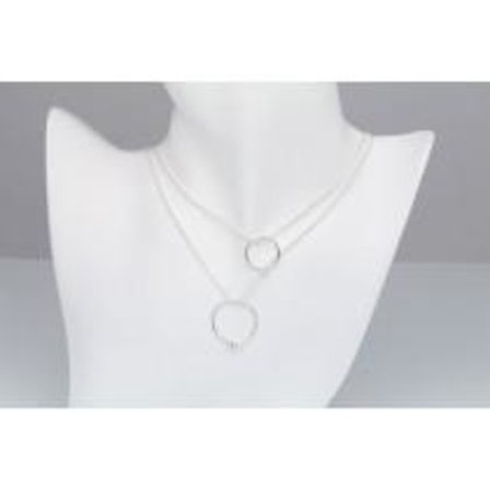 Silver Halsband med 2 st Kedjor Dekorerade med 2 st Ringar