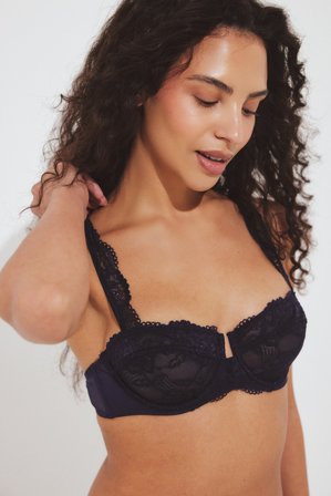 NA-KD - Balkonett-BH i blonder med brede stropper - BH-er - Marineblå - EU 75B