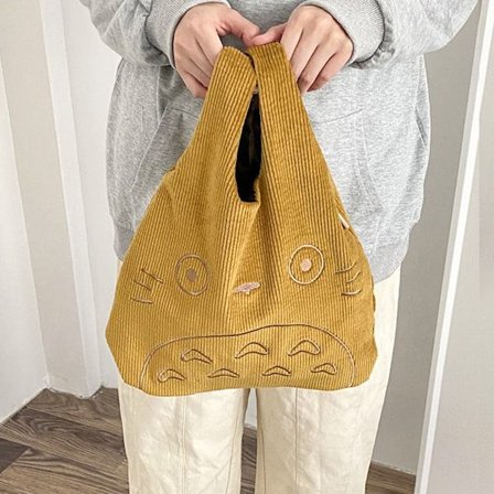 Tecknad Totoro-broderi GUL