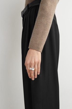 COS Women's Twisted Ribbon Ring in Silver-coloured