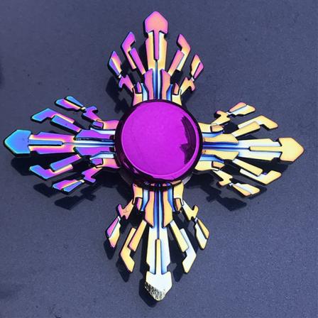 Metallisk fargerik legering fingertoppgyro Fingerrotasjon Finger Nyttig verktøy for stressreduksjon Colorful Star Commander 137
