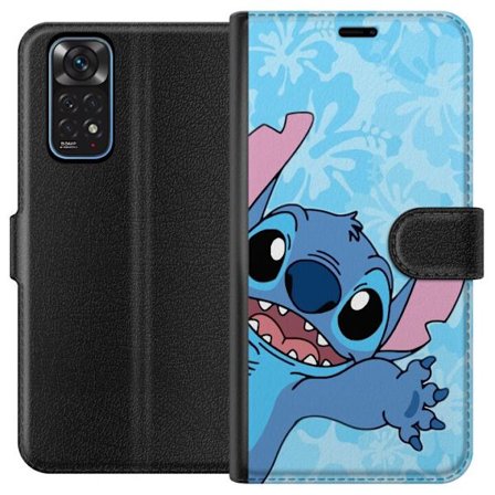 Kompatibelt Lommeboketui til Xiaomi Redmi Note 11 Leken illustrasjon av Stitch som strekker seg mot kameraet på lyseblå blomstret bakgrunn