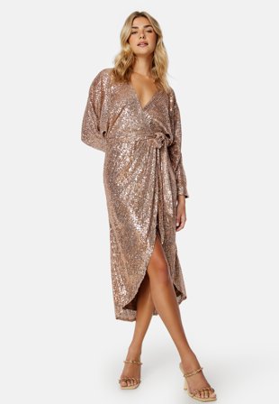 Goddiva - Sequin Wrap Midi Dress - Champagne - Kläder - - Bubbleroom Omlottklänning