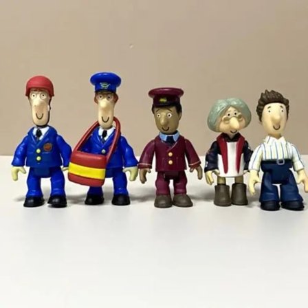 Paljon Postimies Pate -hahmoja, Pate Postimies, AJ Bains, Junankuljettaja, Neiti Goggins, Ben Jess, Kissa, Daisy Lehmä, Useita Minifiguureja, Lasten 