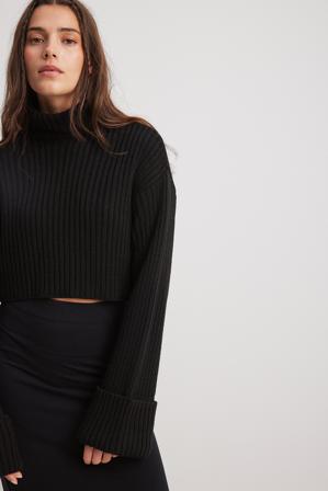Chloé Monchamp x NA-KD Polo manches longues court côtelé - Pulls en maille - Noir - Medium