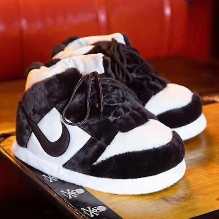 Sneakers-lignende plyssede hjemmesko Kreativ indpakning Fuzzy varme vinter træk sko