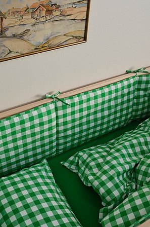 Jotex - Spjälsängsskydd Limegrön/naturvit LAUREN - Köp Babynests hos Jotex