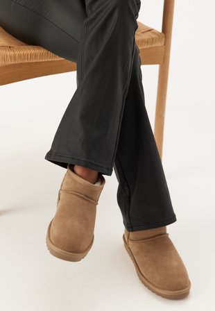 Colors of California Short Winter Boot In Suede Tan Sko