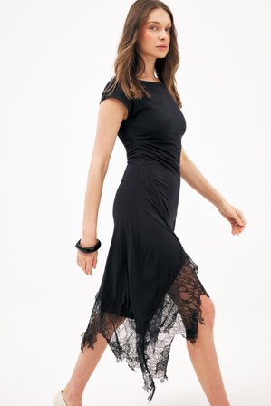 NA-KD Lace Detail Asymetric Dress - Festkjoler - Sort - XL