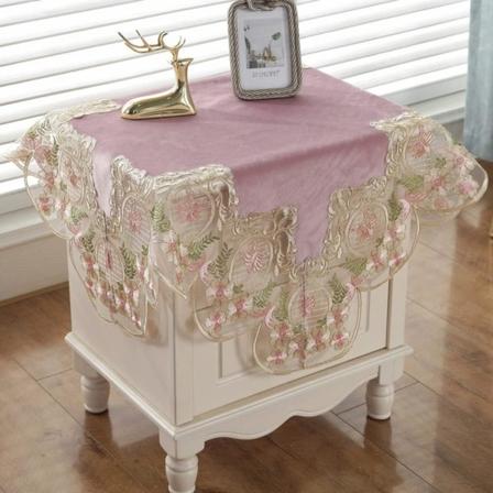 Ylellinen neliönmuotoinen pieni pöytäliina, elegantti kukkakuvioitu brodeerattu pitsiliina juhliin, keittiöön, ruokailuun, piknik-koristeluun (tyyppi 