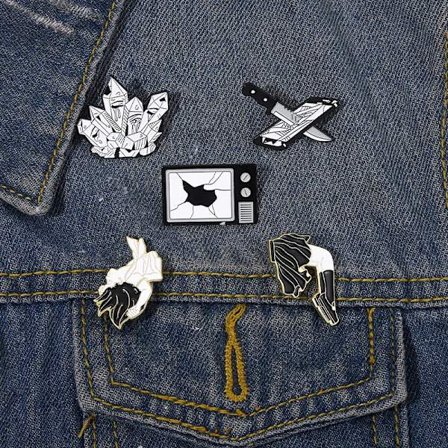 Custom Broken Crystal Body Enamel Pins Punk Television Dagger Mobile Phone Decoration Gothic Brooches Lapel Badges Jewelry Gifts