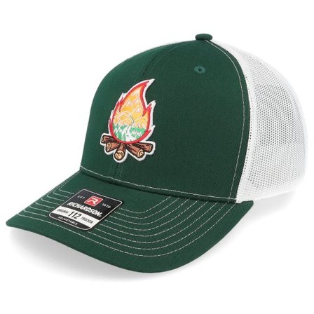 Wild Spirit - Grön trucker Keps - Mountain Camp Fire Split Dark Green/White Trucker @ Hatstore