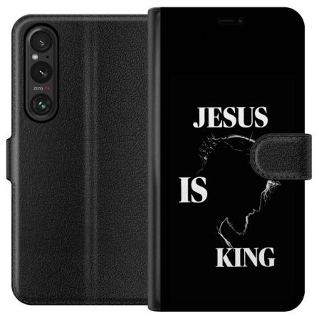 Yhteensopiva Lompakkokotelo Sony Xperia 1 V Värikkäitä kawaii-hahmoja pinottuna pystysuunnassa violetilla taustalla, pehmeillä muodoilla ja leikkisäll