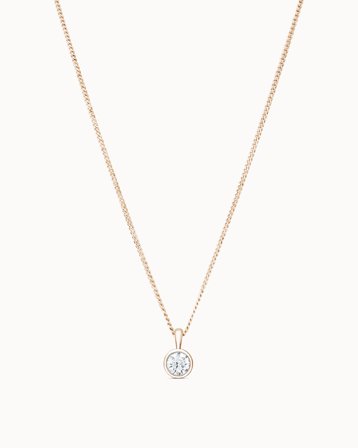 Halsband infattat med en rund diamant som är nedsänkt i en tubinfattning i 18K roséguld