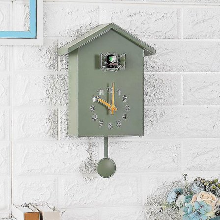 Veggur i nordisk stil med gjøk som kommer ut av vinduet for å rapportere tiden, liten fugl med tidsalarm, vegghengt klokke, hjemmedekorasjon