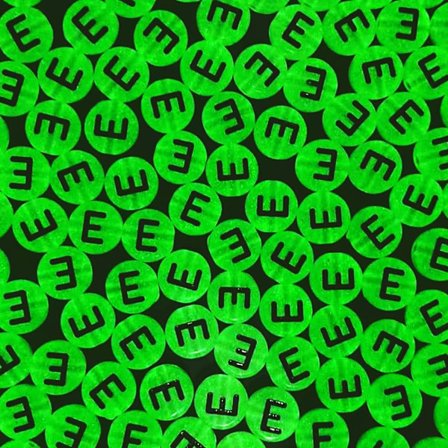 500 stk bokstavperler, gløder i mørket, 4x7 mm akrylperler, vokalbokstav E-perler, alfabetperler, runde bokstavperler til armbånd (bokstav E)