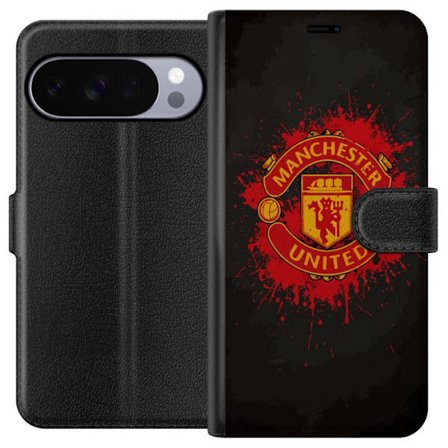 Kompatibelt Lommeboketui til Google Google Pixel 10 Pro XL Manchester United logo i rød og gul farge med røff sportslig bakgrunn