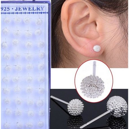 Silverörhänge filled ett par