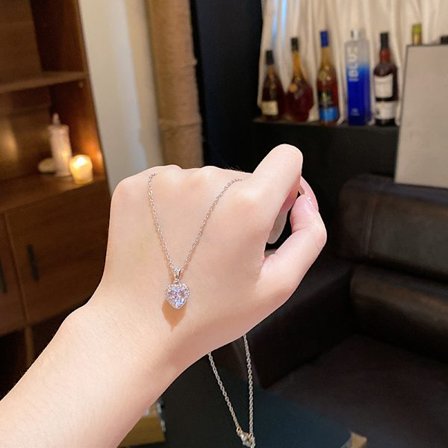 Lätt lyx nisch high-end halsband med utsökt mikroinlagd zirkon nyckelbenskedja, moderiktigt och mångsidigt temperament