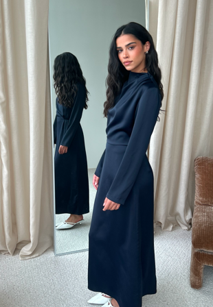 Bubbleroom Occasion - Satin Cowl Neck Midi Dress - Navy - Kläder